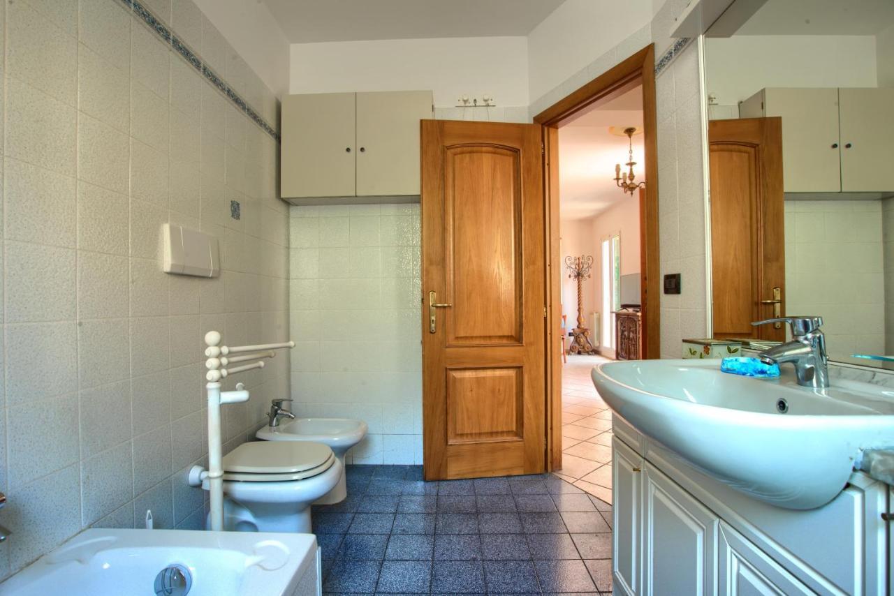 Casa Con Giardino, Garage, Wi-Fi, 2 Bagni E Ac In Una Camera Da Letto Villa Imperia Exteriör bild